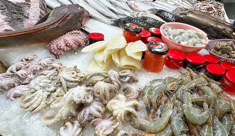 Shrimp in Batumi on fish market - Blue Wave